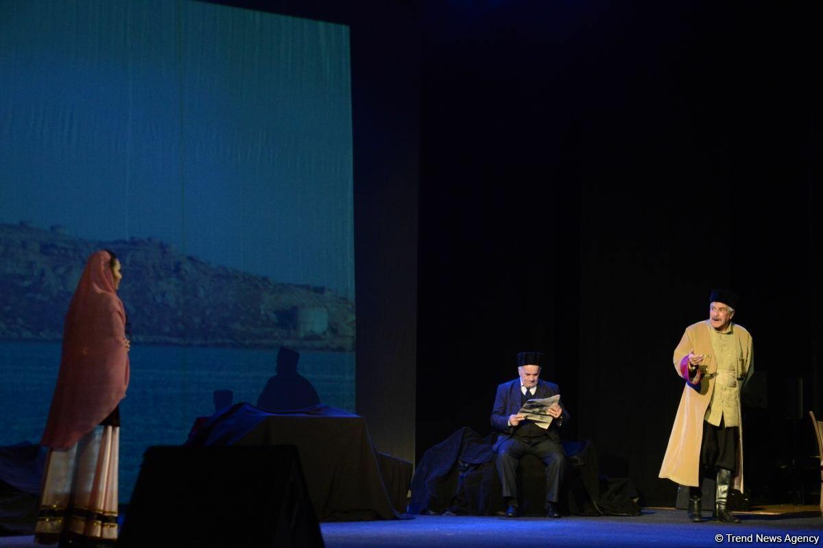 В Баку состоялся показ спектакля "Трагедия в Наргине"
