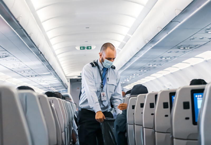 Бортпроводник назвал самые глупые вопросы пассажиров на борту самолета