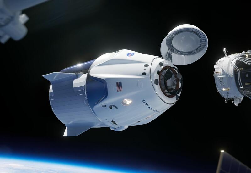 Космический корабль Crew Dragon с туристами успешно вернулся на Землю