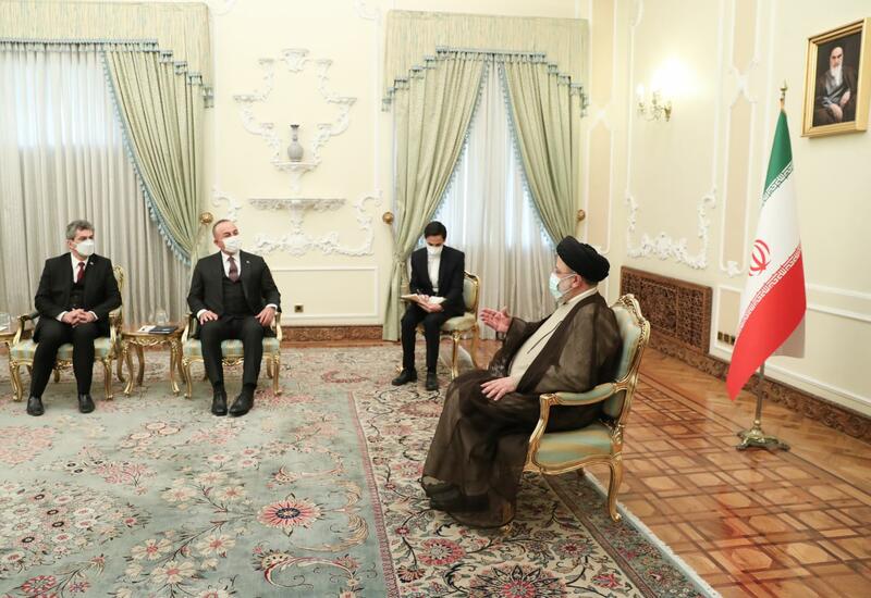 Эбрахим Раиси оценил связи Ирана с Азербайджаном и Турцией