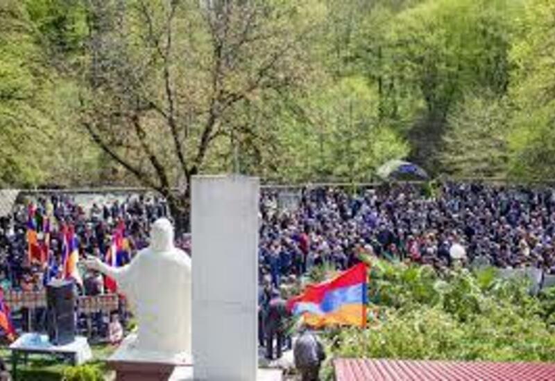 Армянское лобби освобождает пространство для массово переселяющихся в РФ армян