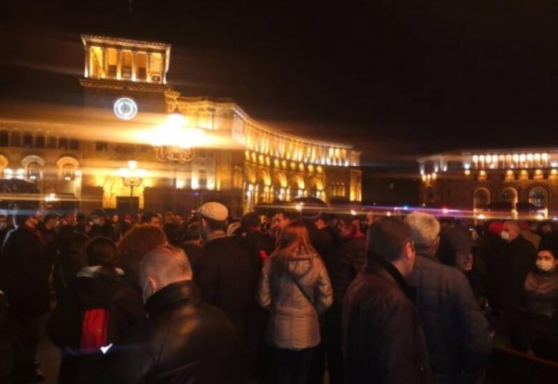 В Ереване прошли стихийные акции протеста