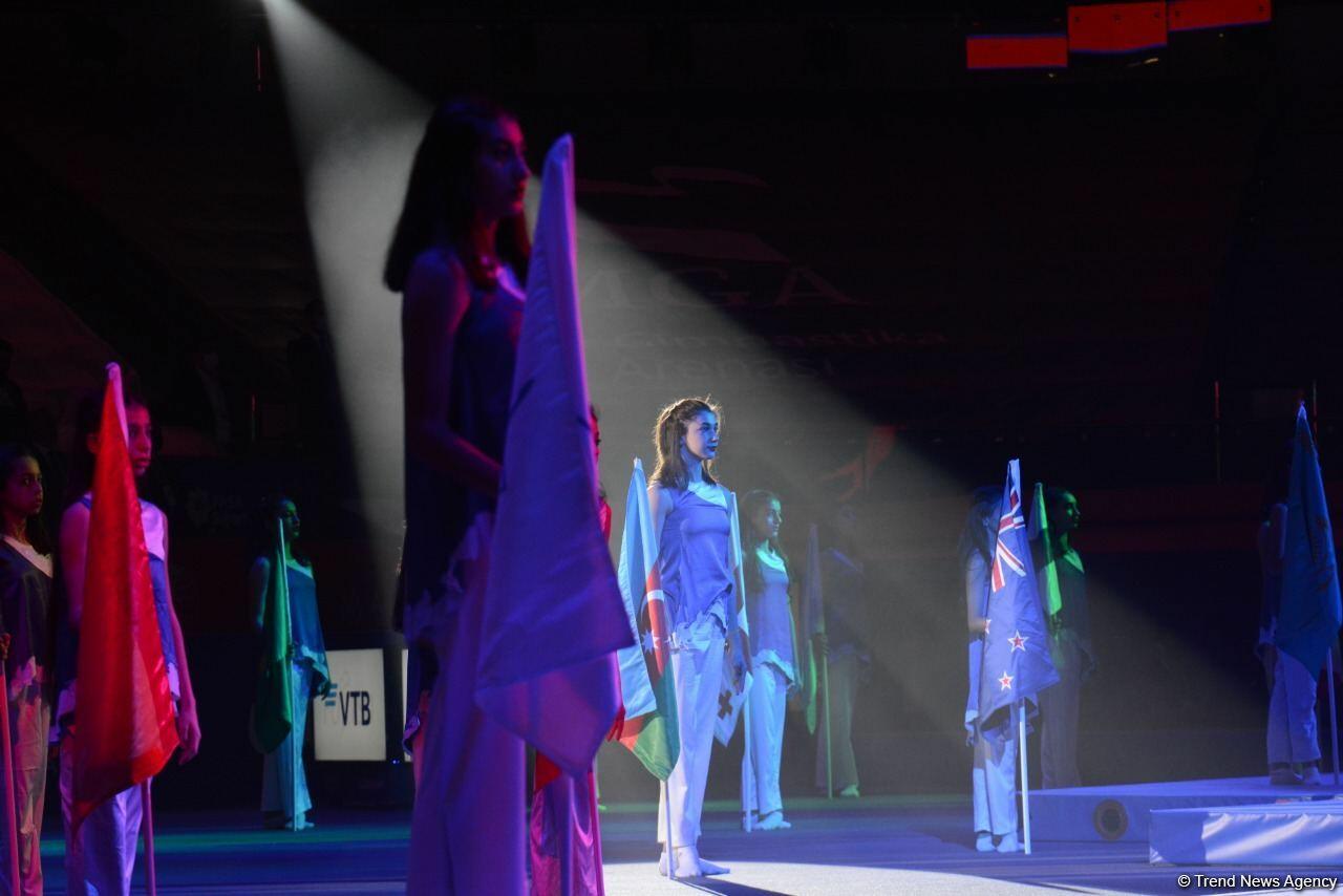 В Баку состоялась торжественная церемония открытия 35-го чемпионата мира по прыжкам на батуте