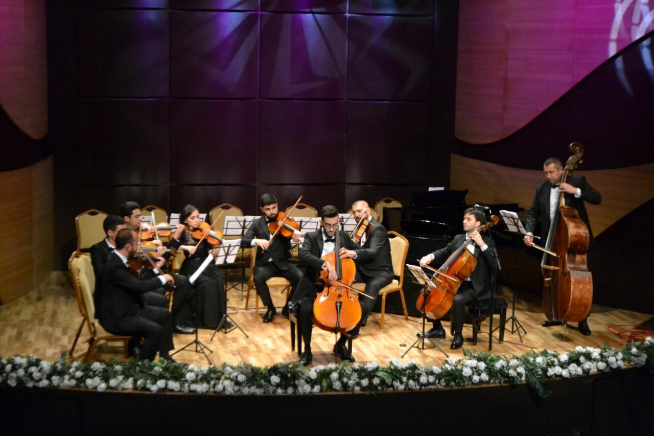 В Международном центре мугама прошел концерт камерного оркестра Cadenza