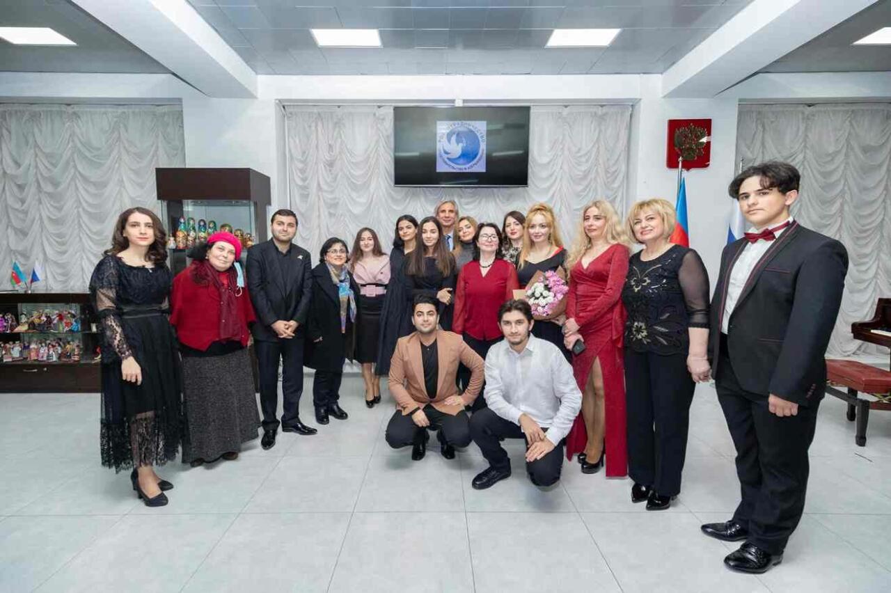 В Русском доме в Баку отметили 100-летний юбилей Бакинской музыкальной академии имени Узеира Гаджибейли