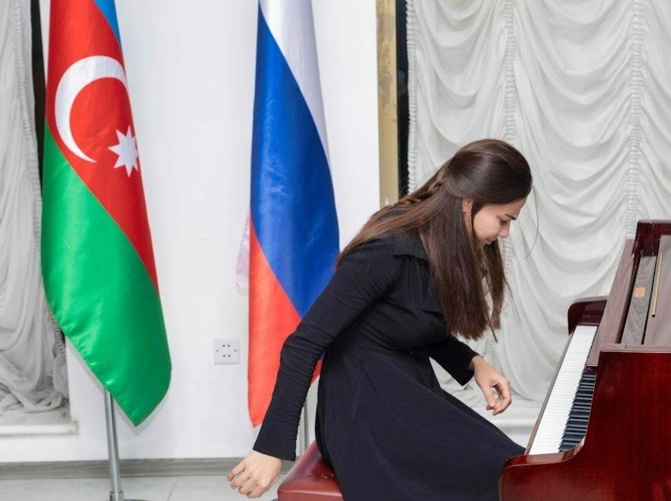 В Русском доме в Баку отметили 100-летний юбилей Бакинской музыкальной академии имени Узеира Гаджибейли