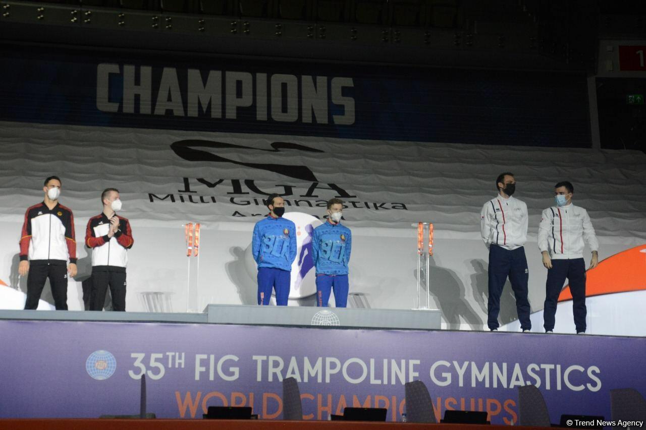 В Баку прошла церемония награждения победителей ЧМ в синхронных прыжках на батуте