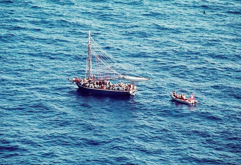 В Атлантическом океане спасли десятки мигрантов