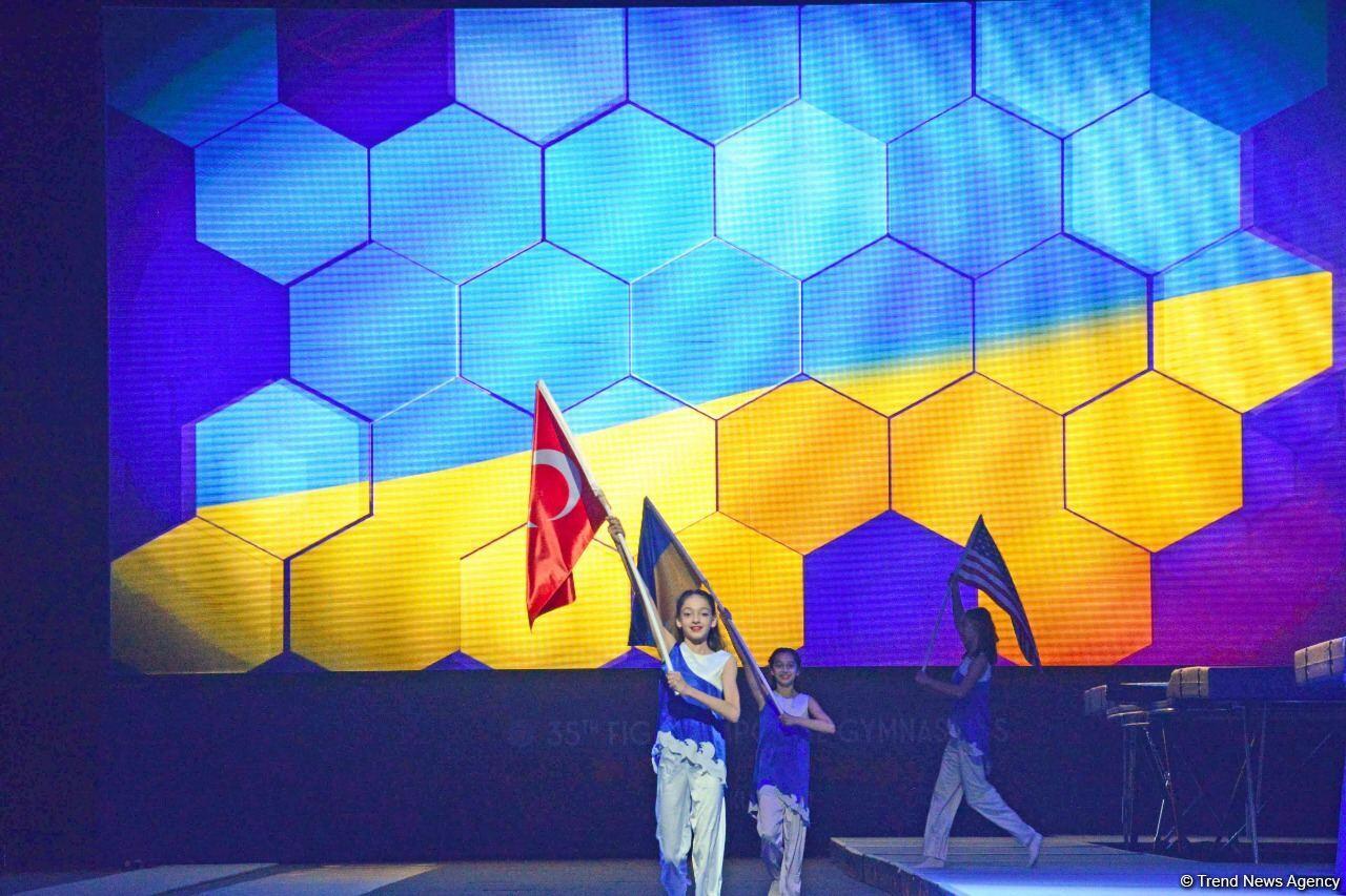 В Баку состоялась торжественная церемония закрытия 35-го чемпионата мира по прыжкам на батуте и тамблингу