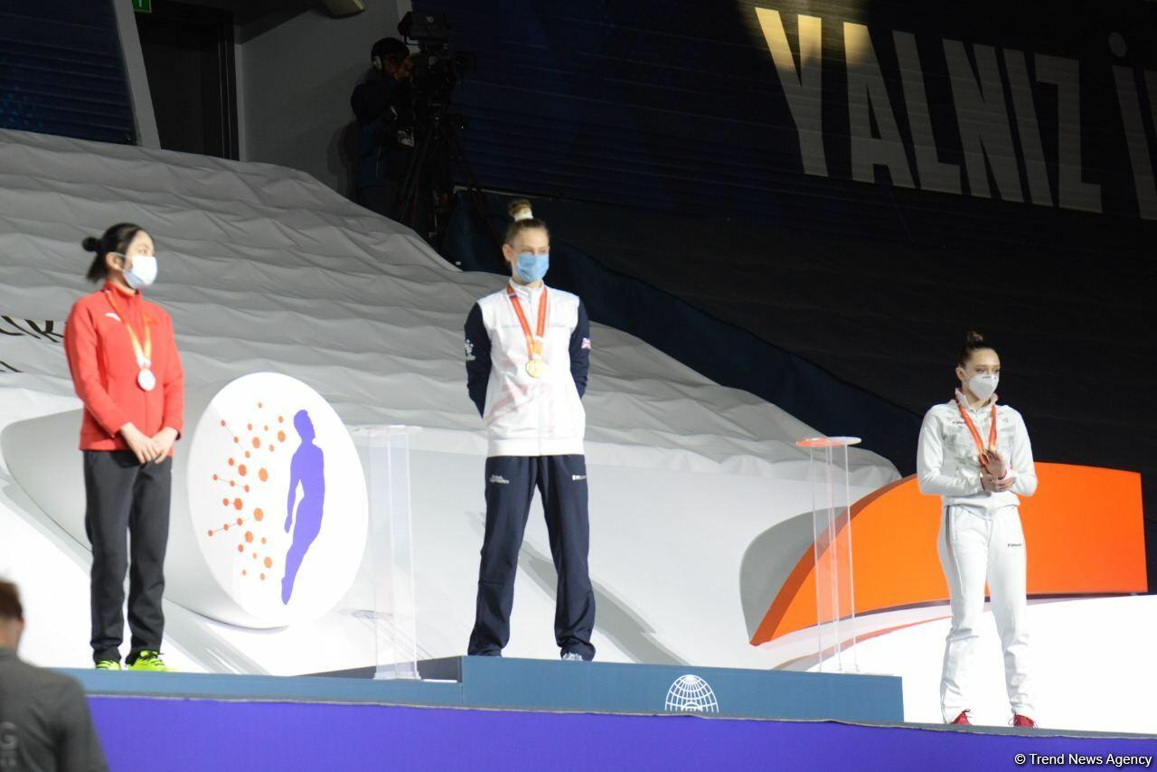В Баку прошла церемония награждения победителей ЧМ в программе индивидуальных прыжков на батуте