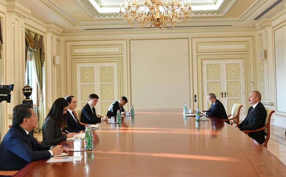 Президент Ильхам Алиев принял председателя в статусе министра Комитета по северному экономическому сотрудничеству при Президенте Республики Корея