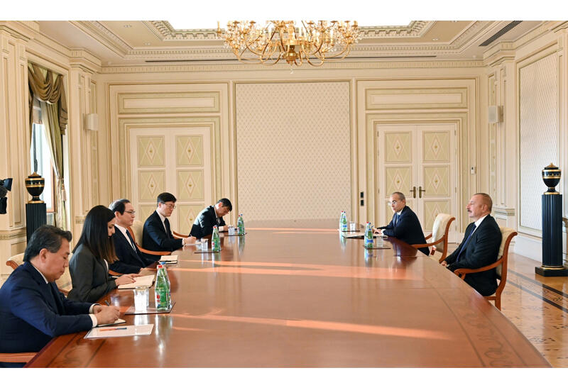 Президент Ильхам Алиев принял председателя в статусе министра Комитета по северному экономическому сотрудничеству при Президенте Республики Корея