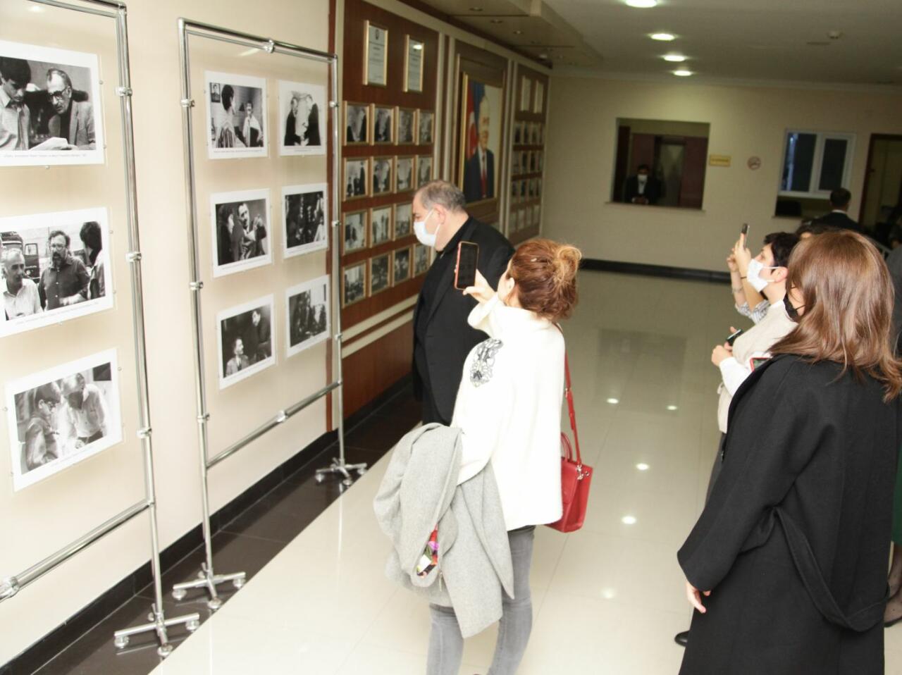 В Госфильмофонде Азербайджана проходит выставка памяти Расима Оджагова