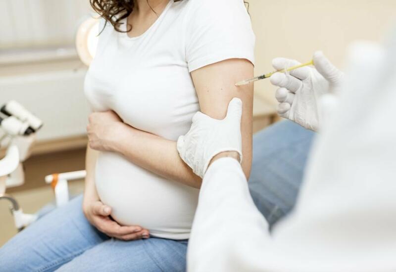 Минздрав Азербайджана о безопасности вакцины от COVID-19 для беременных
