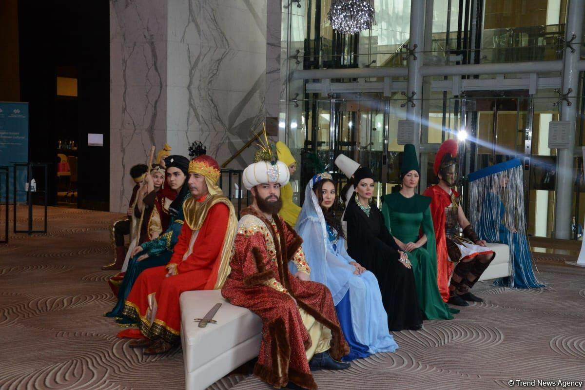 В Баку открылся Международный форум на тему "Низами Гянджеви: мост между культурами"