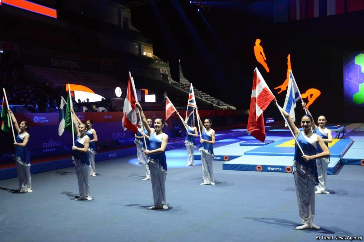 В Баку состоялась торжественная церемония открытия Всемирных соревнований среди возрастных групп по прыжкам на батуте и тамблингу