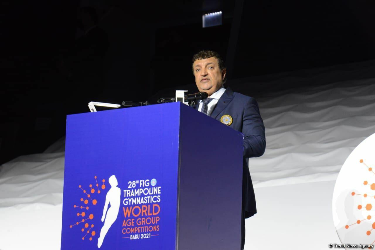 В Баку состоялась торжественная церемония открытия Всемирных соревнований среди возрастных групп по прыжкам на батуте и тамблингу
