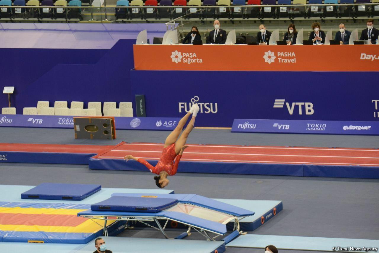В ходе Всемирных соревнований среди возрастных групп по прыжкам на батуте и тамблингу в Баку стартовали финальные соревнования