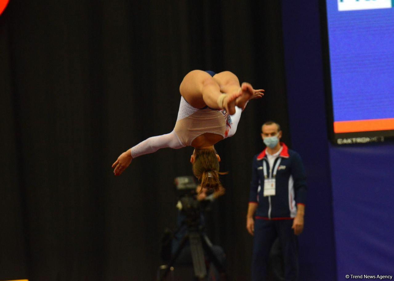 В Баку стартовал первый день 28-х Всемирных соревнований среди возрастных групп по прыжкам на батуте и тамблингу