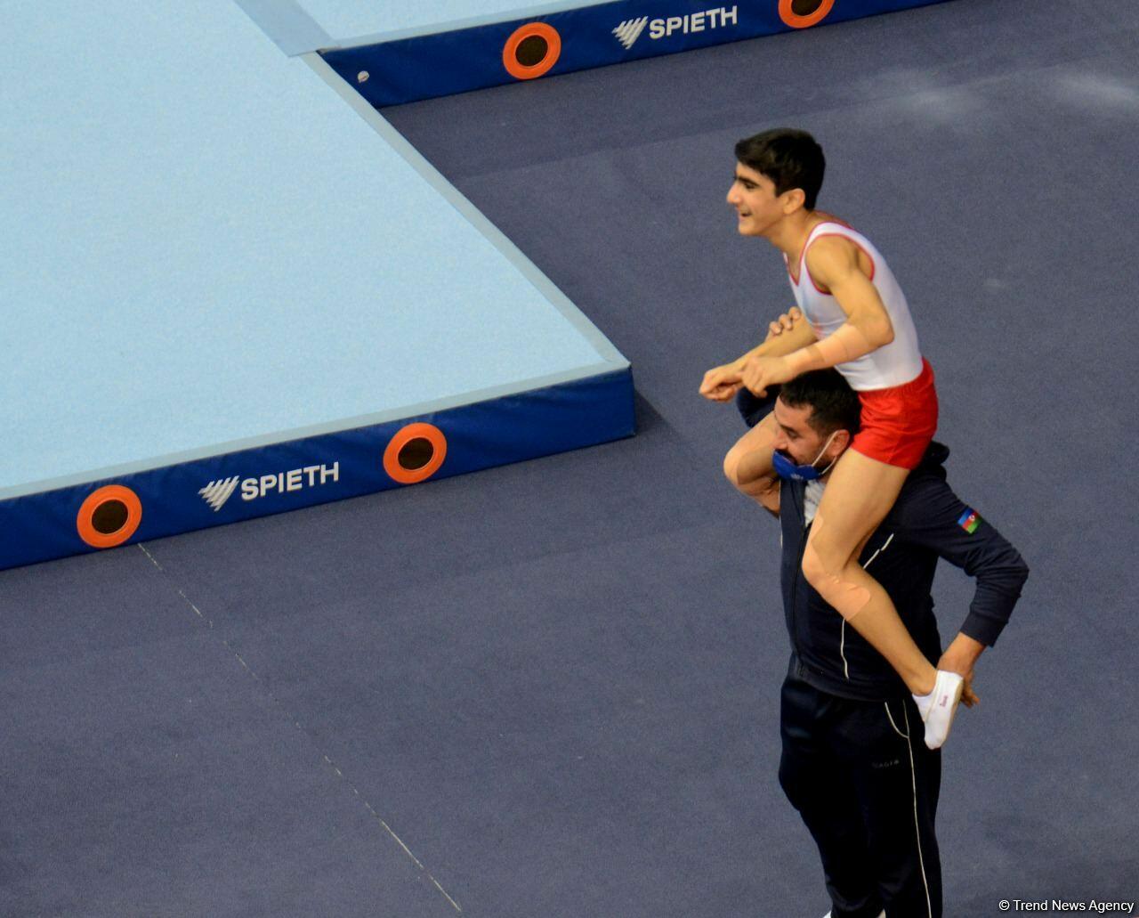Азербайджанский гимнаст завоевал "золото" Всемирных соревнований среди возрастных групп по прыжкам на батуте и тамблингу в Баку