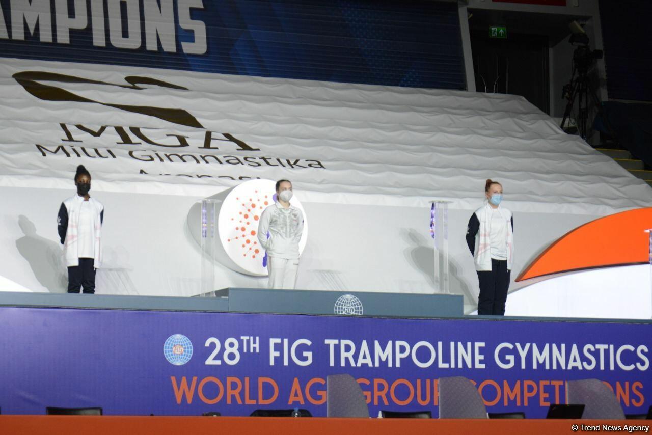 В Баку состоялась церемония награждения победителей и призеров Всемирных соревнований среди возрастных групп по прыжкам на батуте и тамблингу