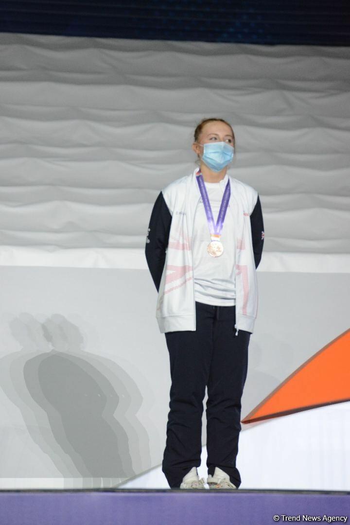 В Баку состоялась церемония награждения победителей и призеров Всемирных соревнований среди возрастных групп по прыжкам на батуте и тамблингу