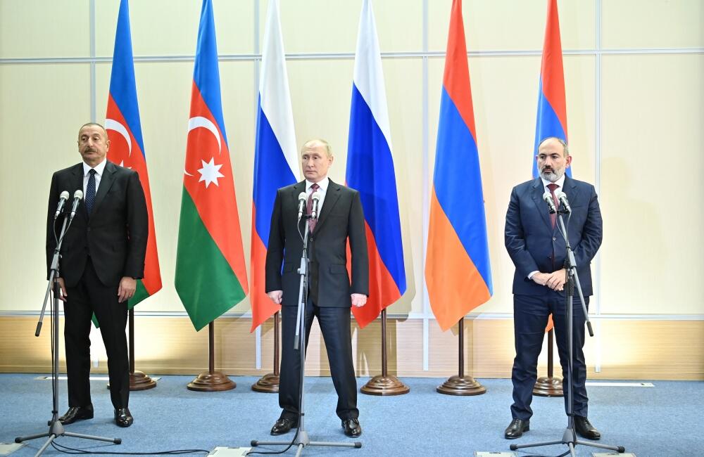 Президент России Владимир Путин, Президент Азербайджана Ильхам Алиев и премьер-министр Армении Никол Пашинян выступили с заявлениями для печати
