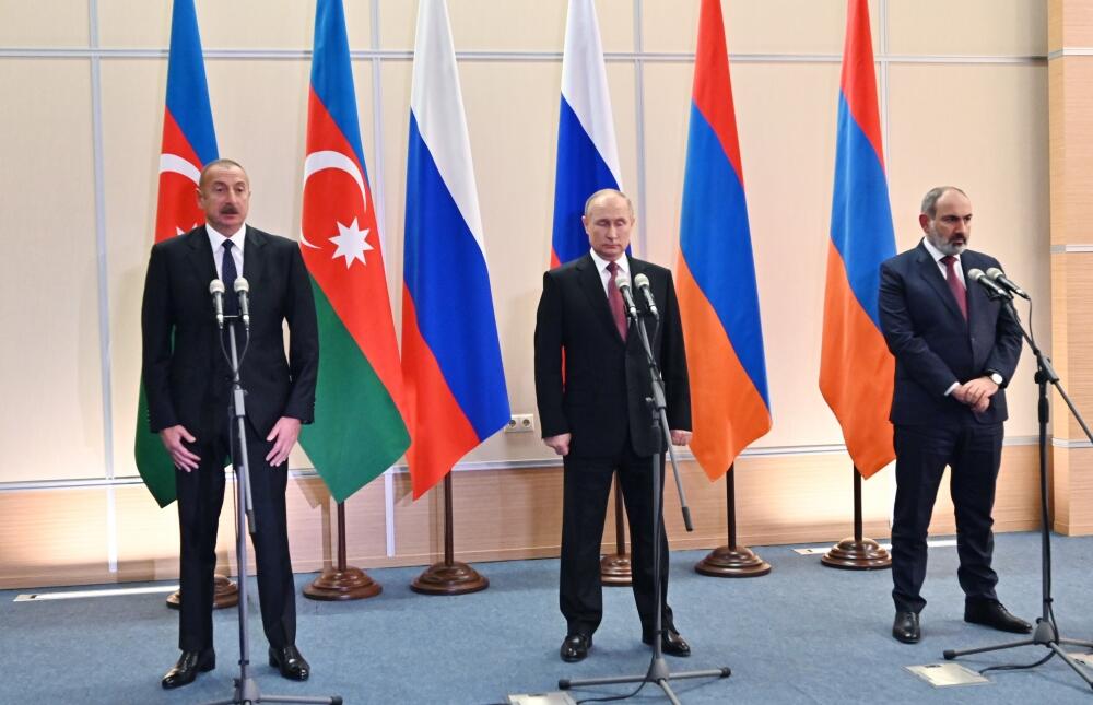 Президент России Владимир Путин, Президент Азербайджана Ильхам Алиев и премьер-министр Армении Никол Пашинян выступили с заявлениями для печати