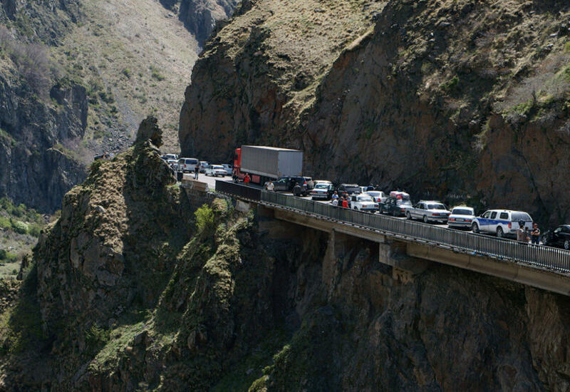 Закрыта единственная дорога, связывающая Армению с Россией