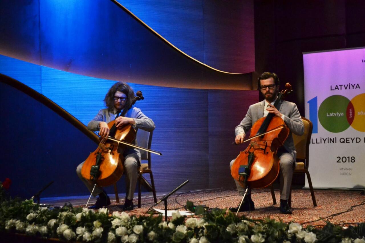 В центре мугама в Баку прошел концерт латышской виолончельной группы