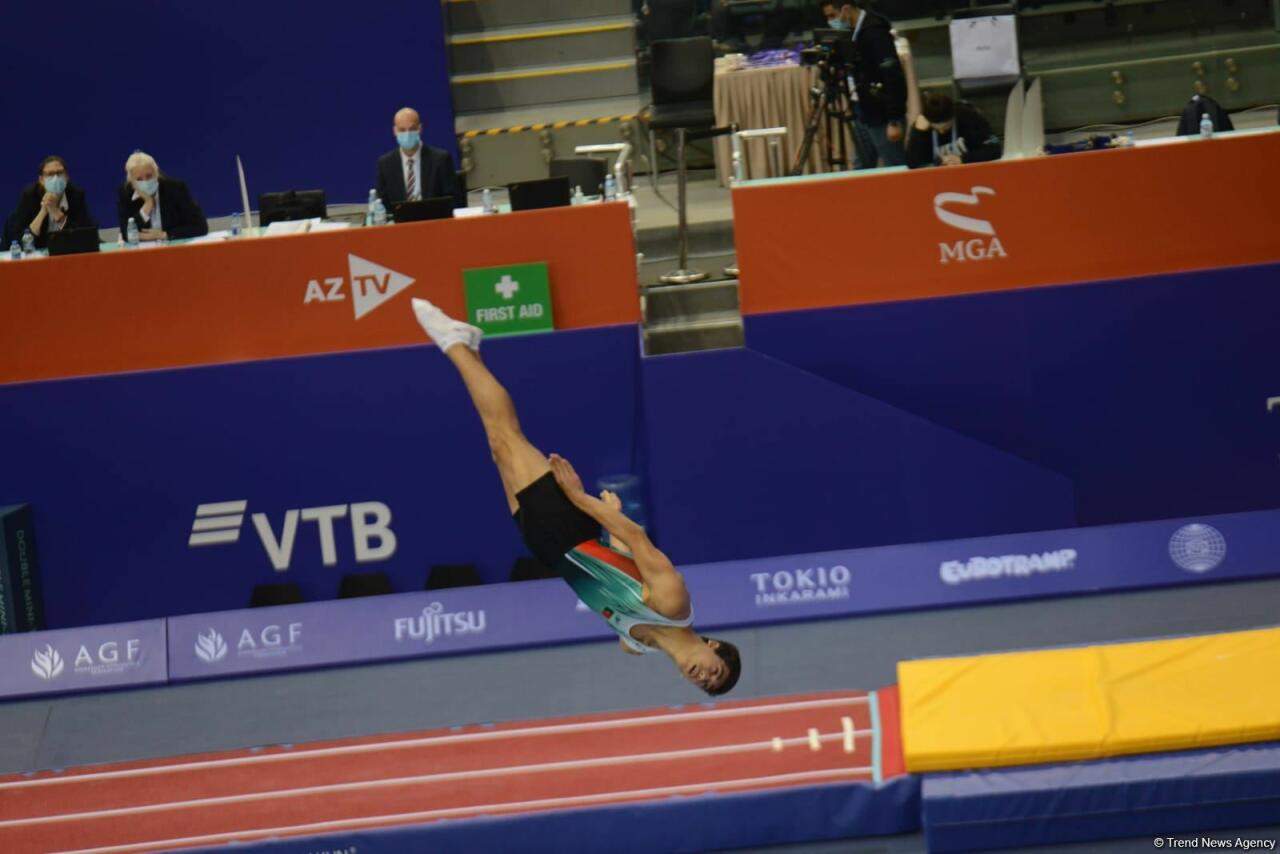 Спортсмен из Португалии занял первое место в индивидуальных прыжках на батуте в ходе Всемирных соревнований среди возрастных групп в Баку