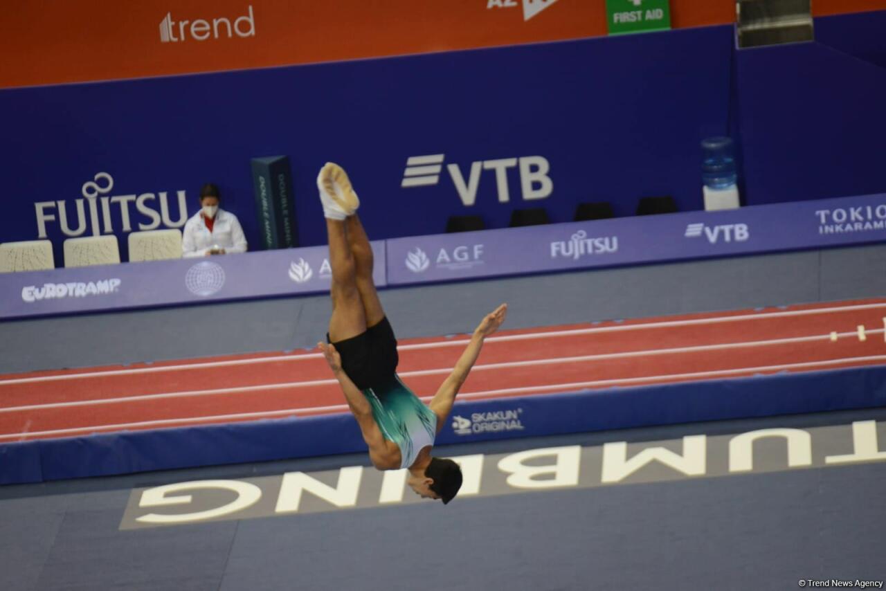 Спортсмен из Португалии занял первое место в индивидуальных прыжках на батуте в ходе Всемирных соревнований среди возрастных групп в Баку