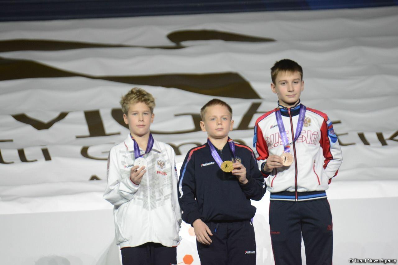 В Баку состоялась церемония награждения победителей второго дня Всемирных соревнований среди возрастных групп по прыжкам на батуте и тамблингу