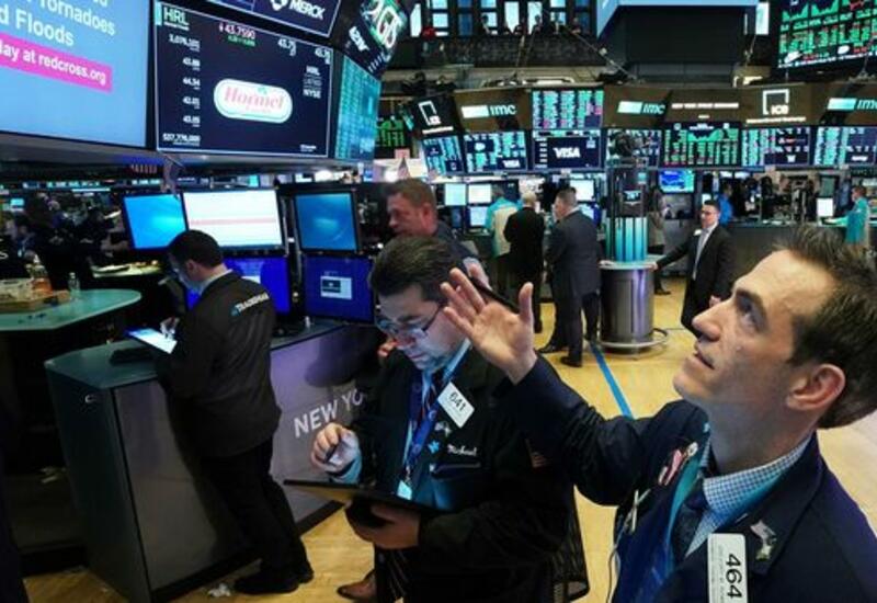 Dow Jones показал сильнейшее падение за год на фоне появления штамма "омикрон"