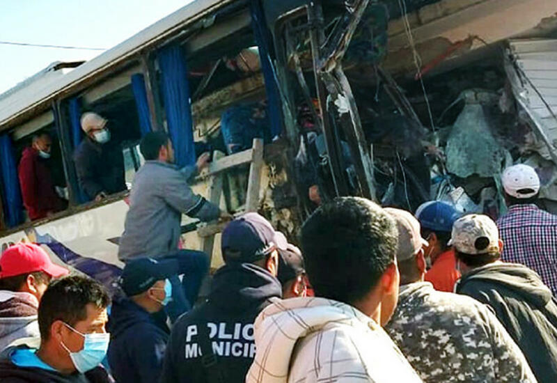 Число жертв жуткого ДТП с автобусом в Мексике возросло до 21