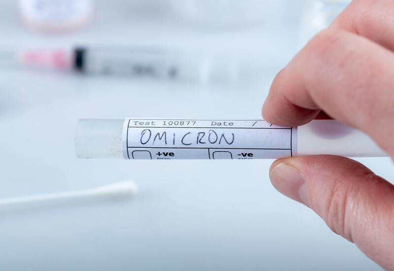 В Великобритании полностью вакцинированные начали заражаться омикрон-штаммом