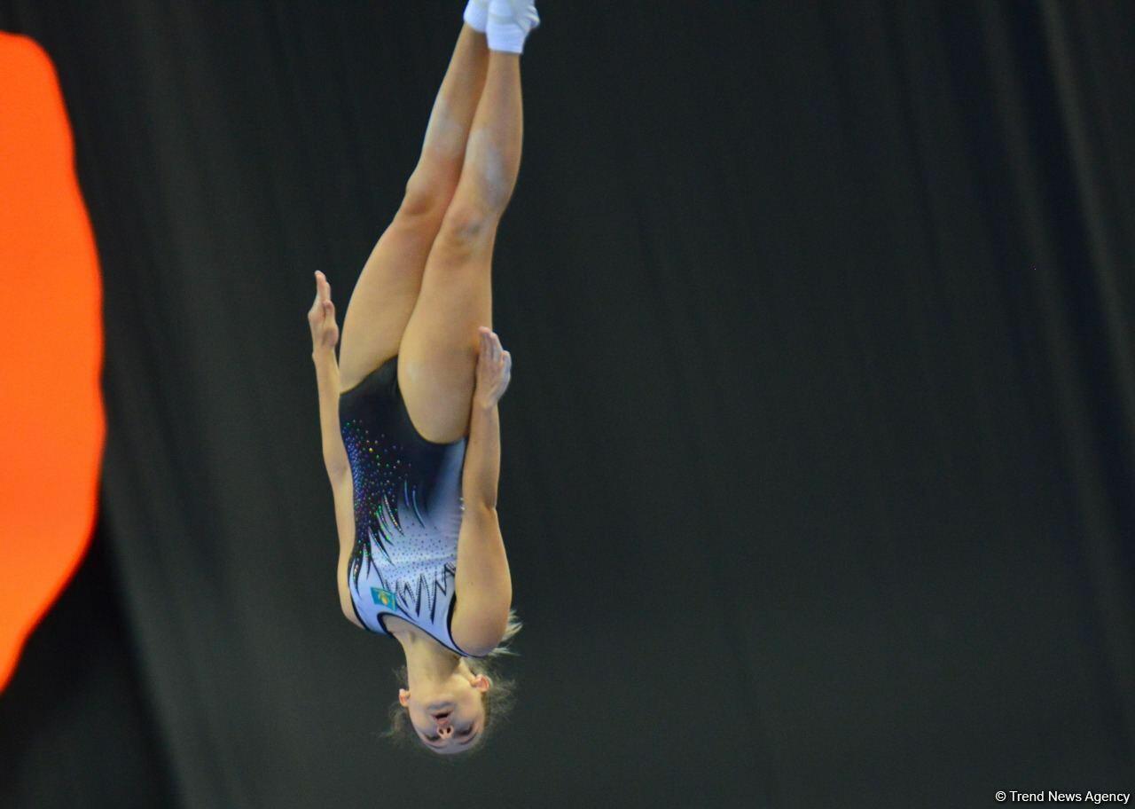 В Баку продолжаются Всемирные соревнования среди возрастных групп по прыжкам на батуте и тамблингу