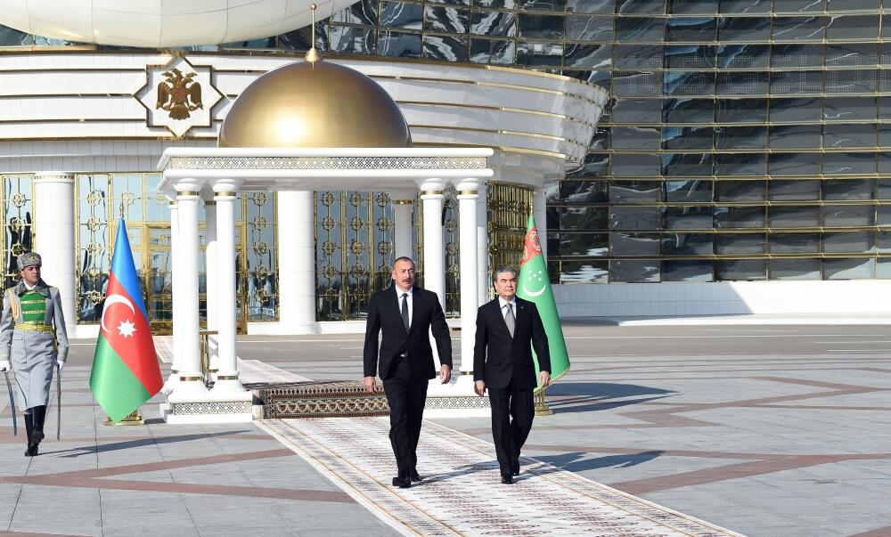 Президент Ильхам Алиев прибыл с визитом в Туркменистан
