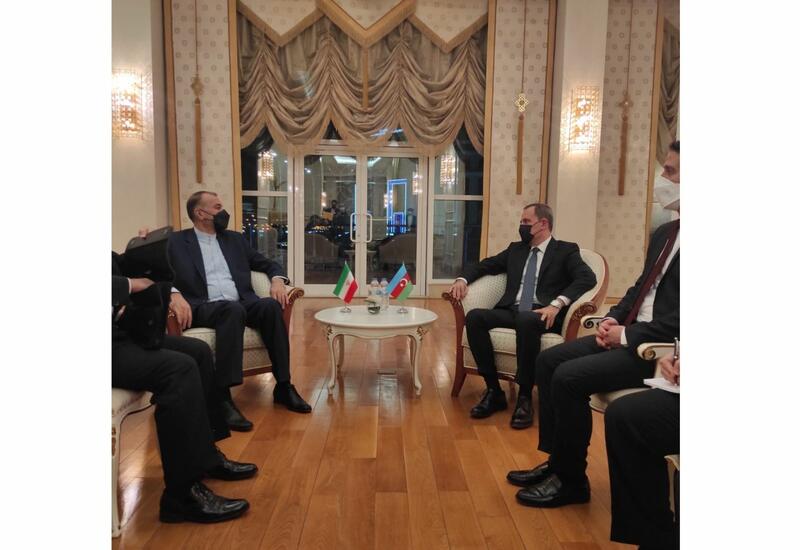 Джейхун Байрамов и глава МИД Ирана обсудили ситуацию в регионе