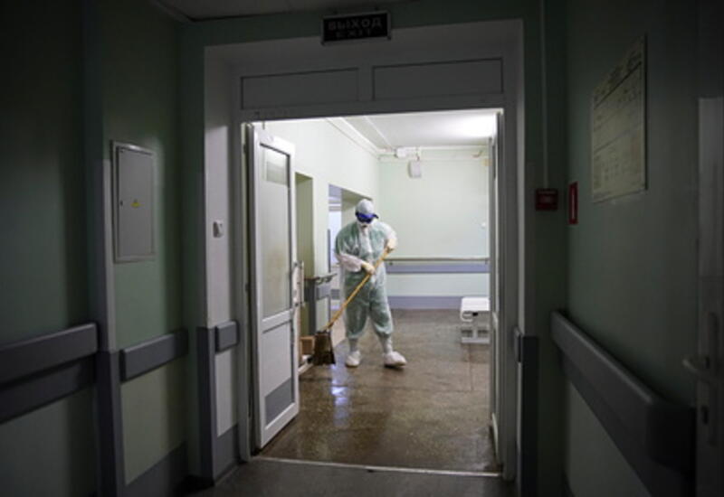 Биолог прокомментировала сравнение омикрон-штамма с Эболой