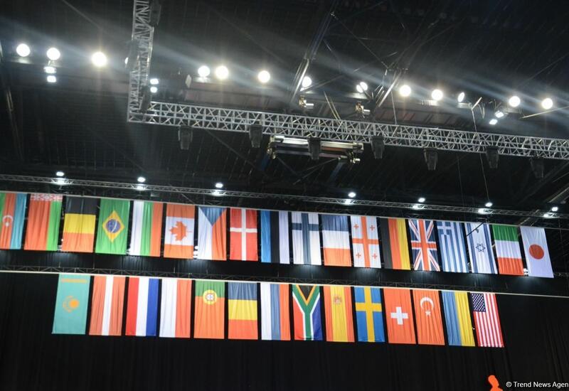 В Баку определились победители Всемирных соревнований среди возрастных групп в синхронных прыжках на батуте