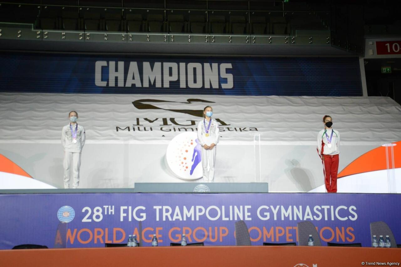 В Баку состоялась церемония награждения победителей заключительного дня Всемирных соревнований среди возрастных групп по прыжкам на батуте и тамблингу