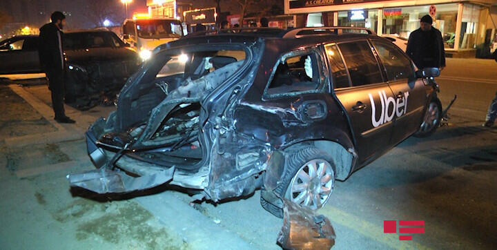 В Баку столкнулись четыре автомобиля, есть пострадавший