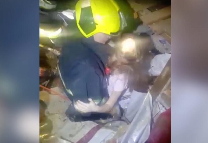 Кадры спасения девочки из-под завалов в доме в Московской области