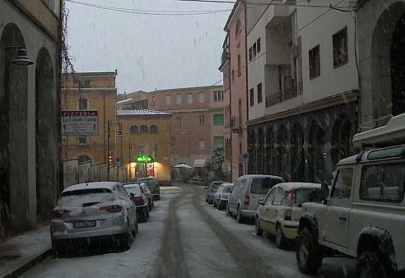 Сильный снегопад в Италии и наводнения в Испании