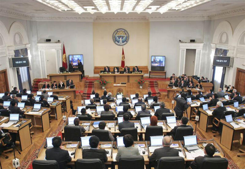 По предварительным данным в парламент Кыргызстана проходят 7 партий