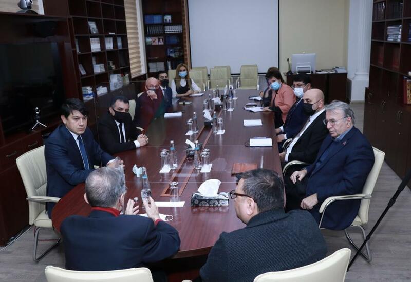 Нобелевский лауреат Азиз Санджар обсудил с азербайджанской диаспорой отношения Азербайджана и Турции