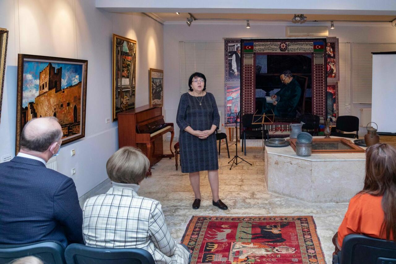 В Баку почтили память народного художника Азербайджана Таира Салахова