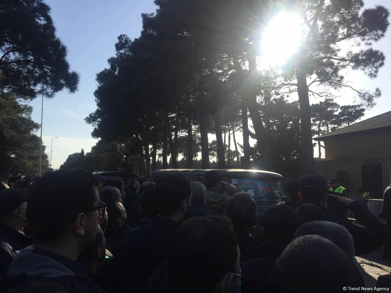 Прошли похороны погибших в крушении военного вертолета на II Аллее шехидов