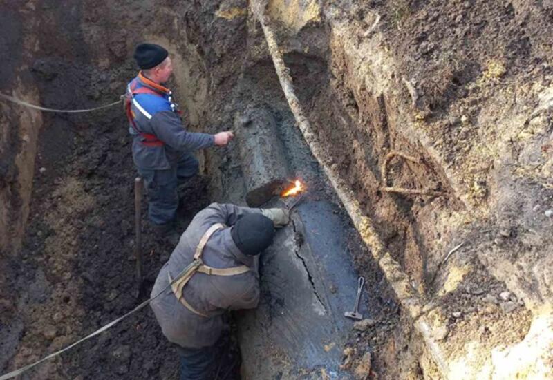 В Украине из-под земли забил мощный фонтан